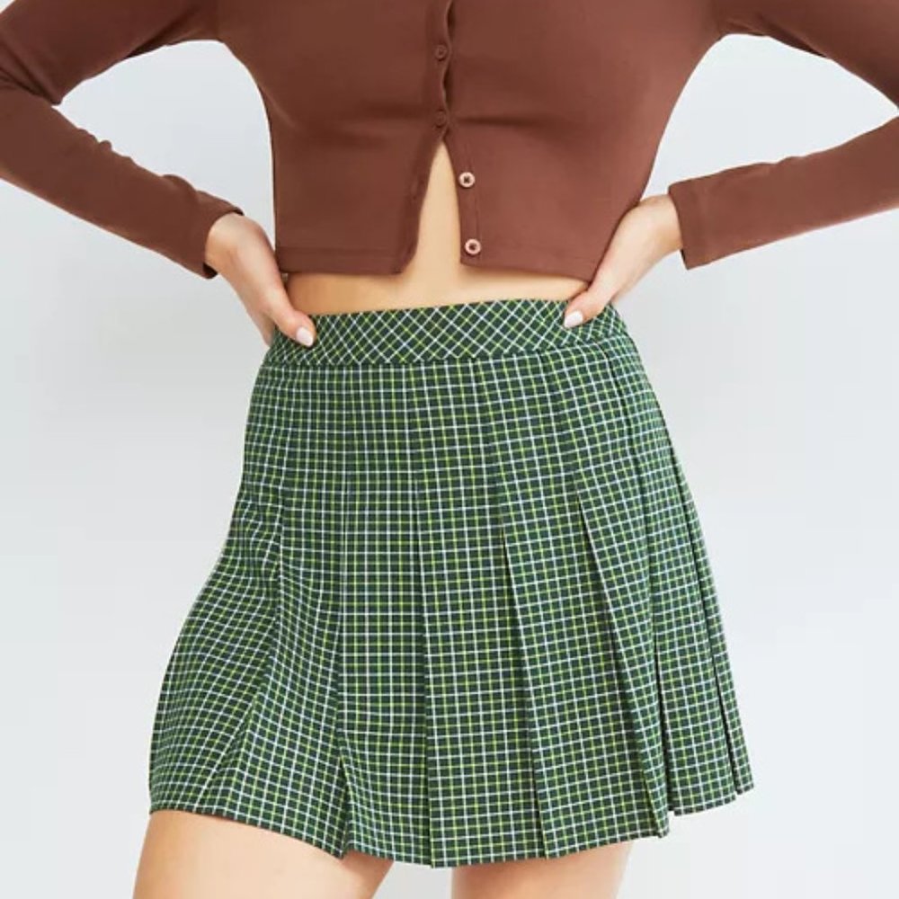 Aritzia Sunday Best Olive Mini 15" Skirt in Green